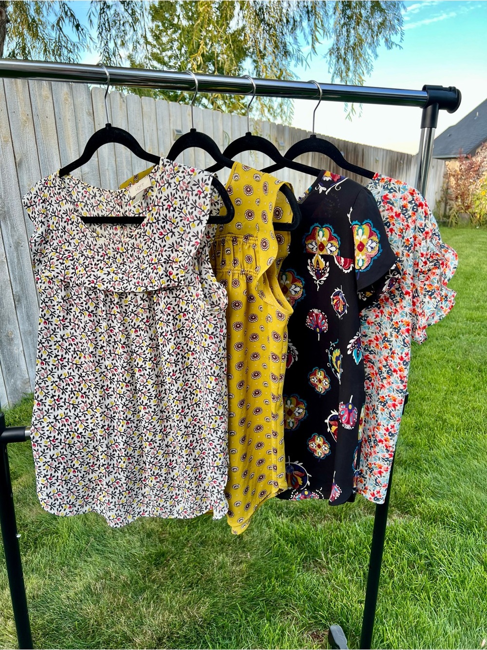 4 Loft/ Loft Outlet Tops- Medium